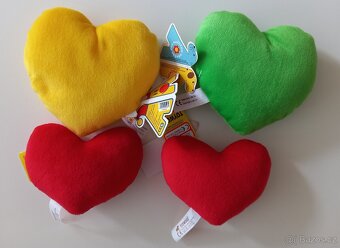 Prodám nové Valentinské polštářky ve tvaru srdíček - 4 kusy - 2