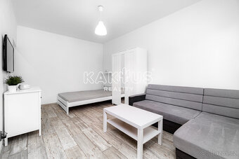 Pronájem bytu 1+kk (26 m2), Ulice Maďarská, Ostrava-Poruba - 2