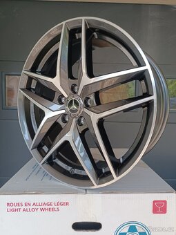 Mercedes R19 - 2