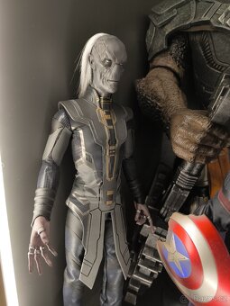Hot toys - 2