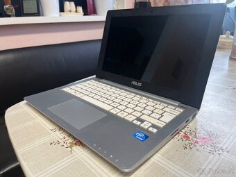 Asus X201E - 2