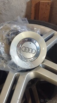 Originál Audi ALU kola s letními pneu - 2