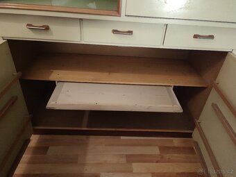 Stara kredenc za odvoz, nutná renovace - 2