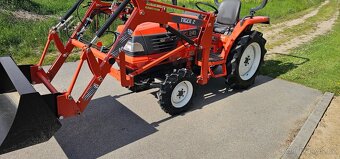 Malotraktor Kubota GL 241 s čelním nakladačem - 2