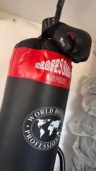 Boxovací pytel se stojanem, nové rukavice - 2