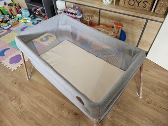 Cestovní postýlka Maxi Cosi Iris Essential Gray - 2