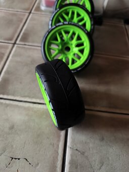 RC auto kola - 2