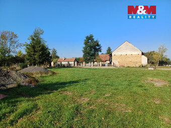 Prodej pozemku k bydlení v Roveňsku - Holice - 2