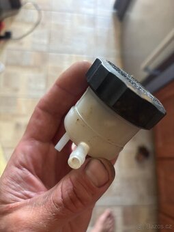 Nadobka brzdove kapaliny na Yamaha R1 98-03 Gsxr 00-03 Zx6R - 2