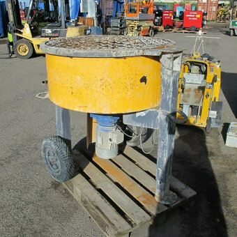 Míchačka betonu s nuceným chodem Baron E 300, rok výroby 201 - 2