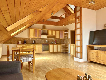 Atypický podkrovní byt 2+kk v atraktivním centru města. - 2