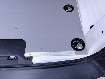 Podlaha dodávky - 2