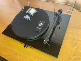 Pro-Ject Debut lll   jukebox cerny,nepouz - 2