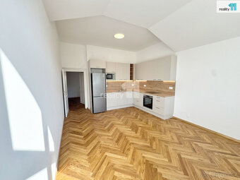 Pronájem bytu 3+kk, 82 m2, po kompletní rekonstrukci, nezaří - 2