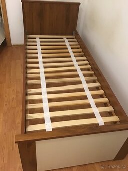 Postel 90200 z masivu v dobrém stavu - 2