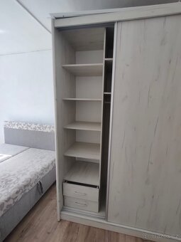 Šatní skříň - 2