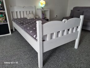 Prodám rustikální dřevěnou postel - 2