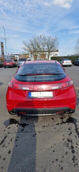 Honda Civic 8g 1.8 103kw - 2