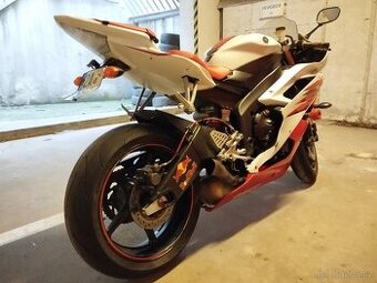 Yamaha R6 - 2