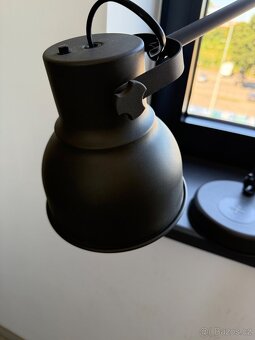 Ikea HEKTAR stolní lampa, tmavě šedá, bezdrátové dobíjení - 2