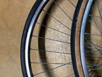 Prodám dvě přední kola 25x630 pro kolo Favorit - 2