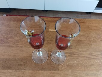 PÁROVÉ DEKOROVANÉ SKLENKY NA VÍNO - 2