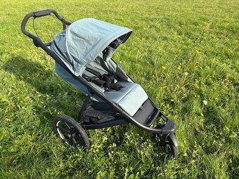 Kočárek Thule Urban Glide 3 s látkou v barvě Mid Blue. - 2