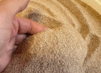 Frass – přírodní hnojivo z moučných červů – TOP kvalita - 2