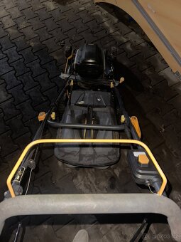 Zánovní AKU sekačka s pojezdem Riwall 40V – KOMPLET s bateri - 2