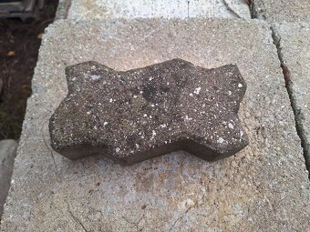 Prodám zámkovou a betonovou dlažbu a bílé cihly - 2