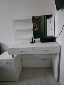Kosmetický stolek - 2