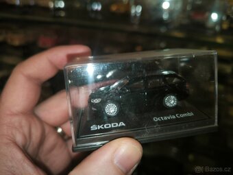 Model Abrex 1:72 Škoda Octavia Combi II černá - 2