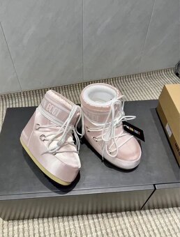 moon boot - 2