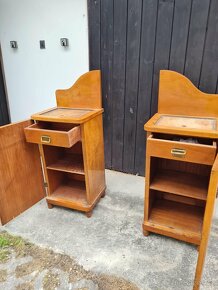Starožitný nábytek - noční stolek - 2