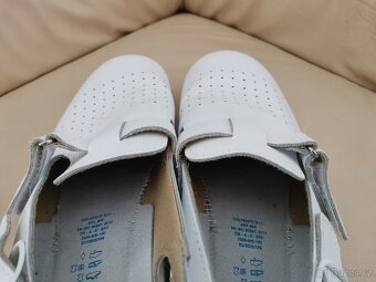 Bílé nazouvaky do laboratoře cel 44-45 - 2