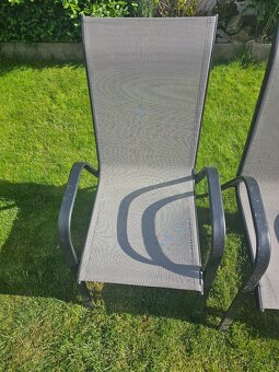 čtyři stohovatelné židle - 2