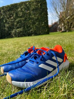Adidas dětské sálové boty - 2