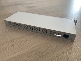 Ubiquiti UniFi Security Gateway Pro (USG-PRO-4) - 2