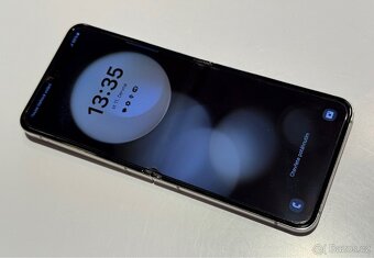 SAMSUNG Galaxy Z Flip5 - 2