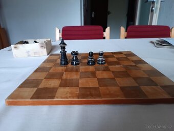 Prodám dřevěnou šachovnici - 2