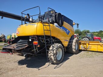 Predám kombajn New Holland CR 9080, rok výroby 2011, lišta 9 - 2