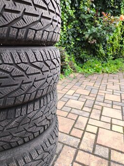 Prodám pneu 215/50 r18 92v - 2