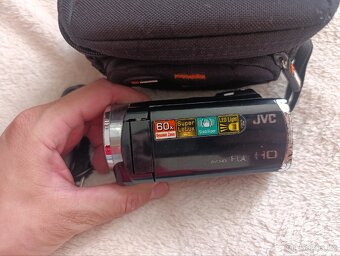 Videokamera JVC GZ-E305BE - 2
