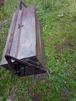 Železná rozjížděcí bedna na nářadí - 2