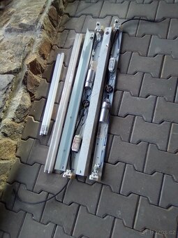 starší zářivky plus dvě kratší trubice - 2