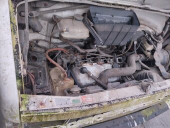 Prodám náhradní díly Citroen C 25D motor - 2