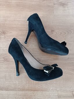 Semišové lodičky Guess - 2