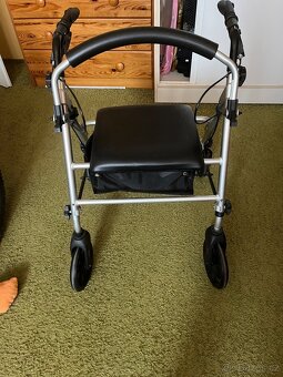 Prodej invalidního chodítka - 2