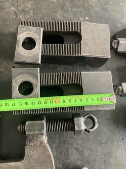 upínky - kameny - šrouby - 2