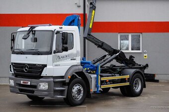 HÁKOVÝ NOSIČ KONTEJNERŮ + HYDRAULICKÁ RUKA MERCEDES AXOR 18T - 2